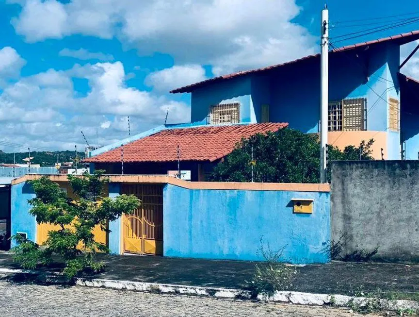 Foto 1 de Casa com 3 Quartos à venda, 300m² em Candelária, Natal