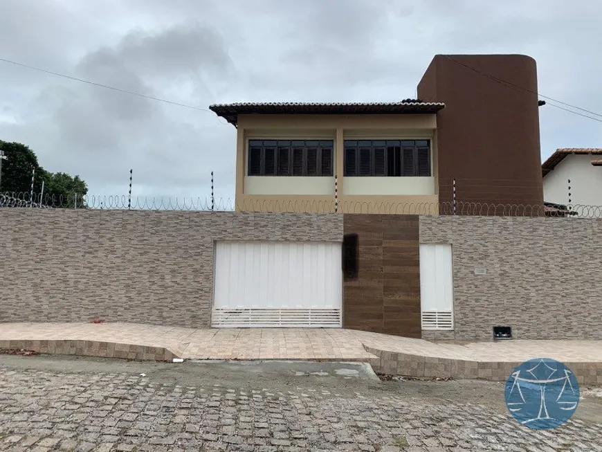 Foto 1 de Casa com 4 Quartos à venda, 225m² em Candelária, Natal