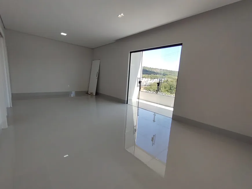 Foto 1 de Casa com 3 Quartos à venda, 249m² em Ibituruna, Montes Claros