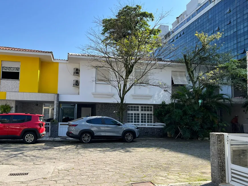 Foto 1 de Casa de Condomínio com 3 Quartos à venda, 150m² em Aparecida, Santos