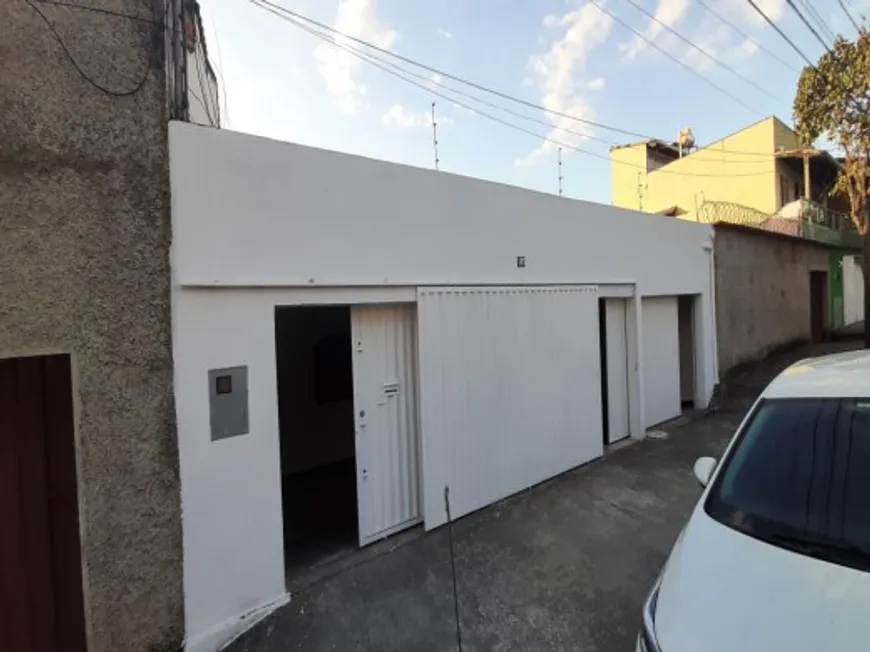 Foto 1 de Casa com 3 Quartos para alugar, 275m² em Santa Terezinha, Belo Horizonte