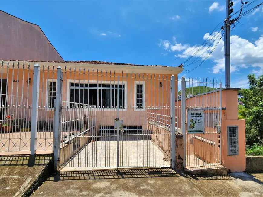 Foto 1 de Casa com 4 Quartos para alugar, 193m² em Jardim Del Rey, Poços de Caldas