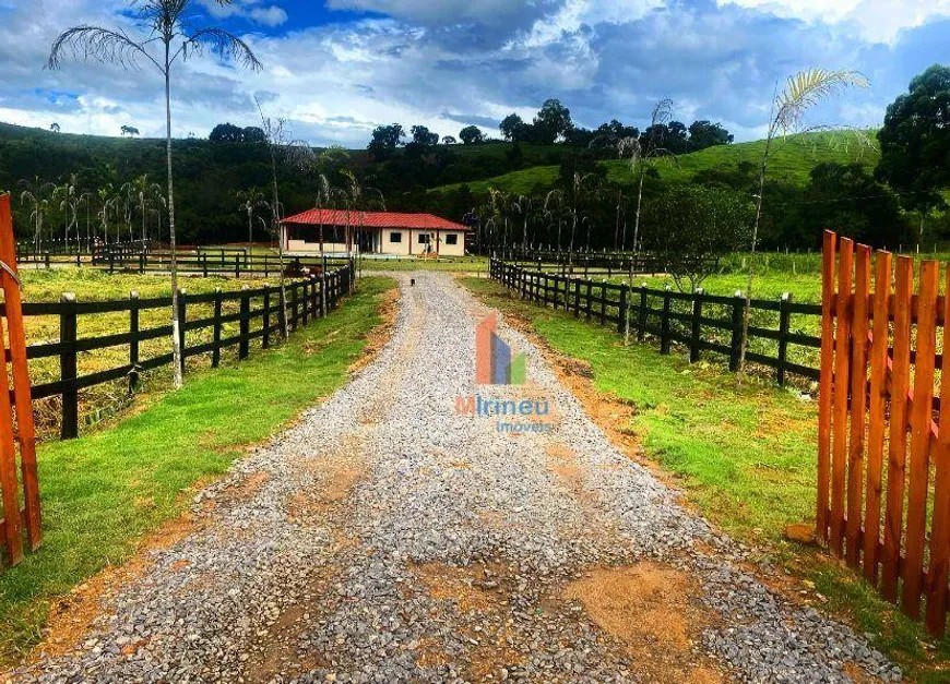 Foto 1 de Fazenda/Sítio com 3 Quartos à venda, 170m² em , Ouro Fino