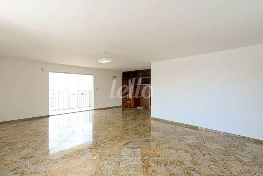 Foto 1 de Apartamento com 3 Quartos à venda, 230m² em Jardins, São Paulo