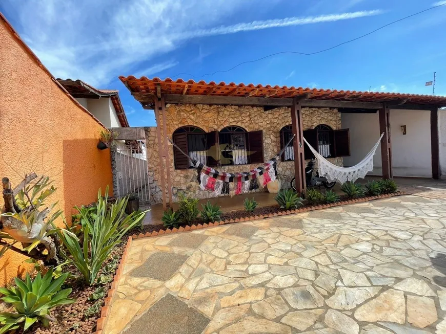 Foto 1 de Casa com 4 Quartos à venda, 245m² em Ouro Preto, Belo Horizonte