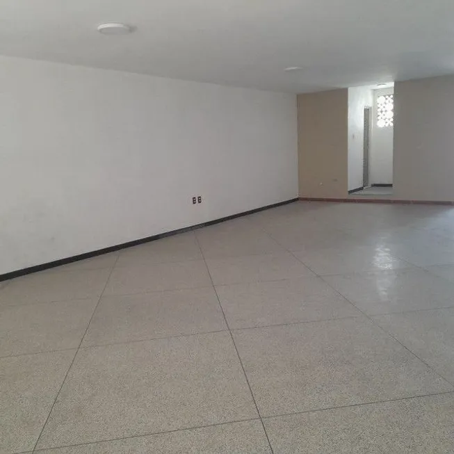 Foto 1 de Sala Comercial para alugar, 200m² em Periperi, Salvador