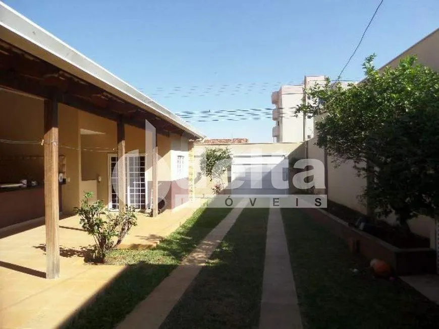 Foto 1 de Casa com 3 Quartos à venda, 196m² em Santa Mônica, Uberlândia