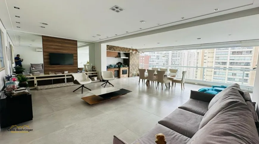 Foto 1 de Apartamento com 3 Quartos para venda ou aluguel, 220m² em Campo Belo, São Paulo