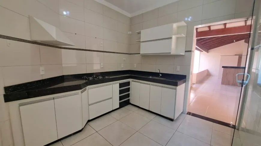 Foto 1 de Casa com 3 Quartos à venda, 159m² em Jardim Botânico, Uberlândia