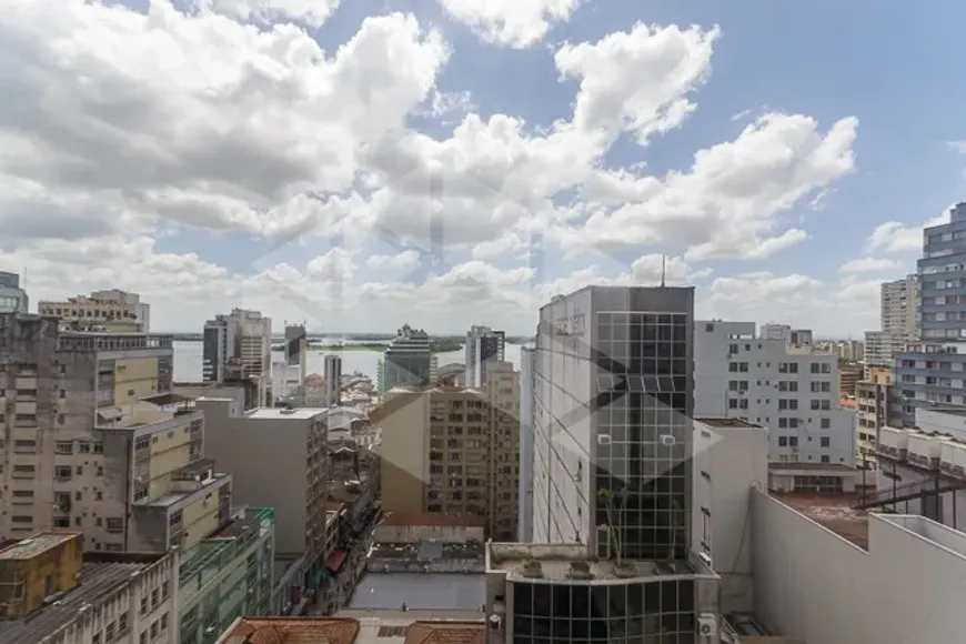 Foto 1 de Sala Comercial para alugar, 33m² em Centro, Porto Alegre