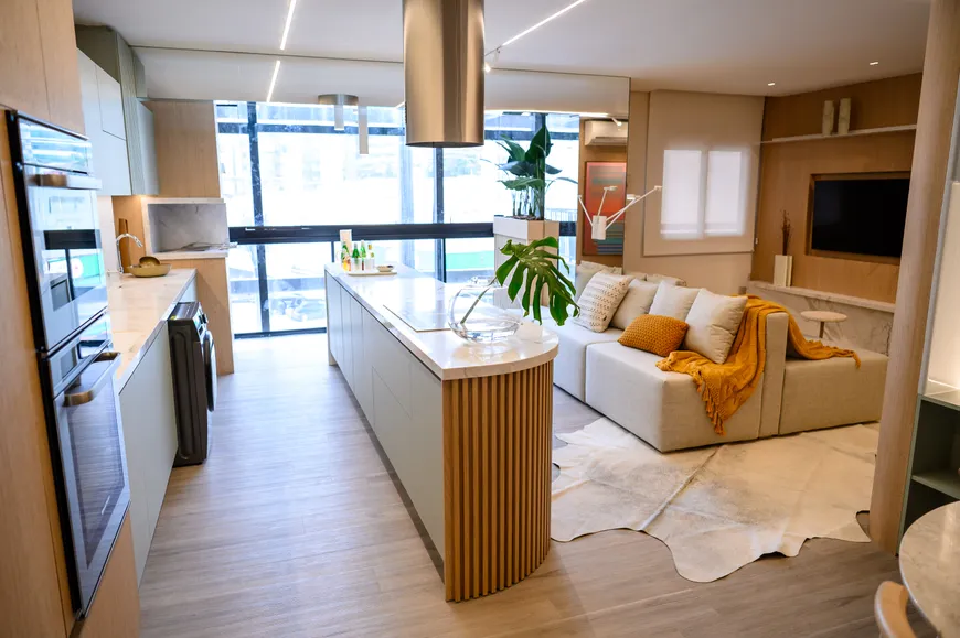 Foto 1 de Apartamento com 3 Quartos à venda, 66m² em Campo Comprido, Curitiba