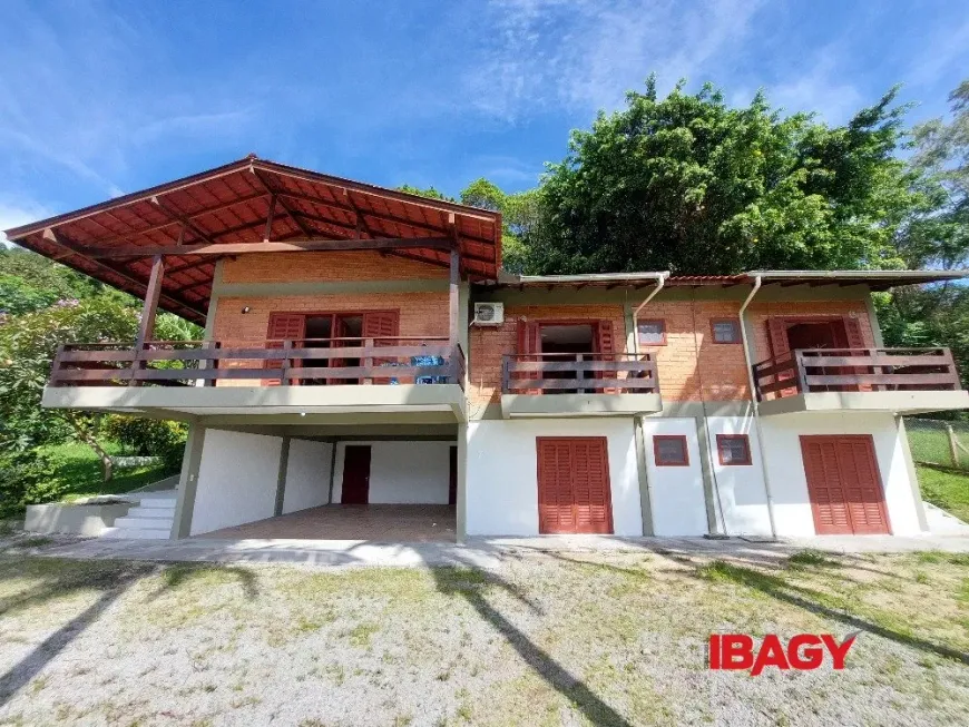 Foto 1 de Casa com 5 Quartos para alugar, 224m² em Sambaqui, Florianópolis