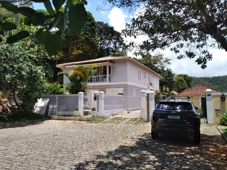 Foto 1 de Casa com 6 Quartos à venda, 450m² em Nogueira, Petrópolis