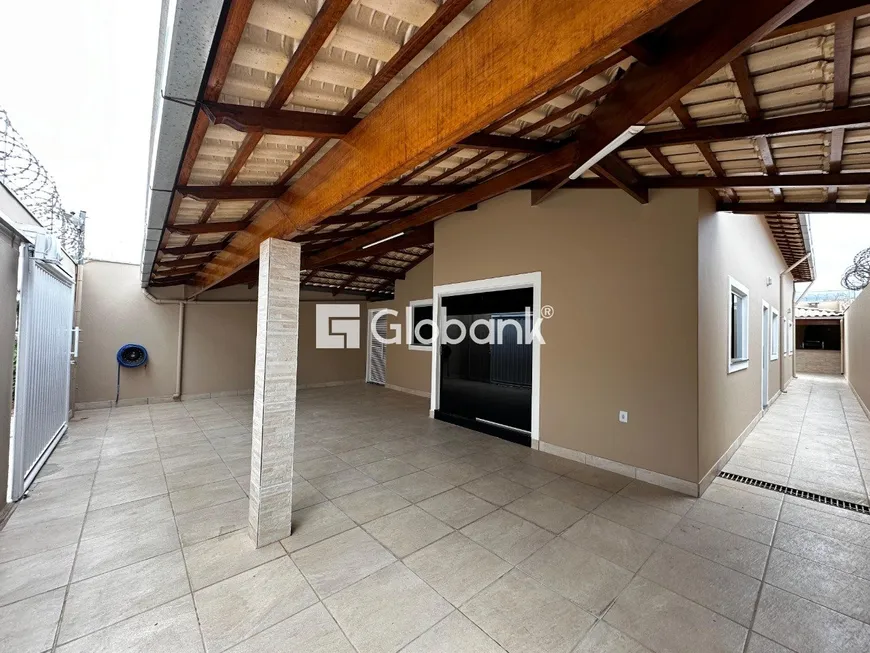 Foto 1 de Casa com 3 Quartos à venda, 241m² em Planalto, Montes Claros