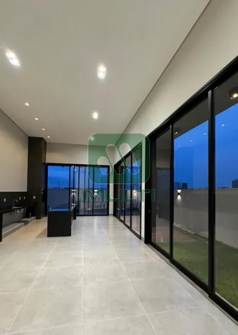 Foto 1 de Casa de Condomínio com 4 Quartos à venda, 240m² em Granja Marileusa , Uberlândia