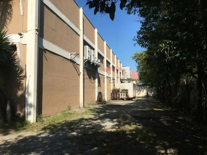 Foto 1 de Galpão/Depósito/Armazém para alugar, 1600m² em Jardim das Laranjeiras, São Paulo