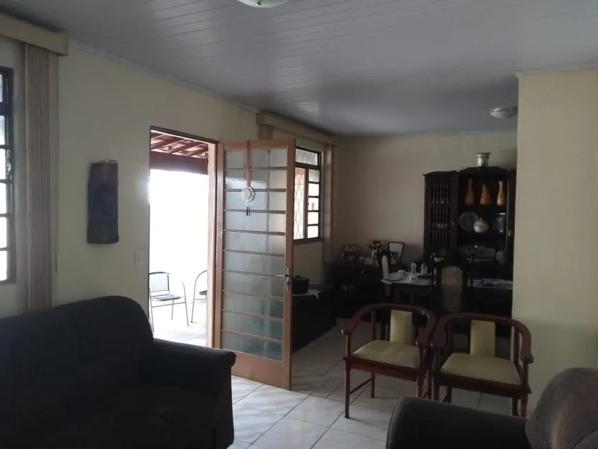 Foto 1 de Casa com 2 Quartos à venda, 120m² em Carajás, Contagem