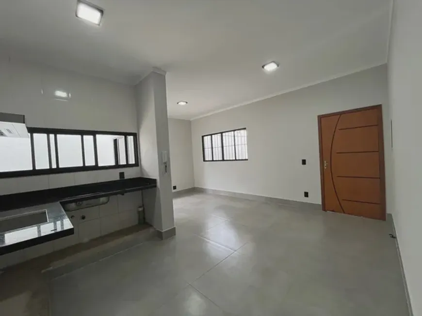 Foto 1 de Casa com 2 Quartos à venda, 63m² em Candeal, Salvador