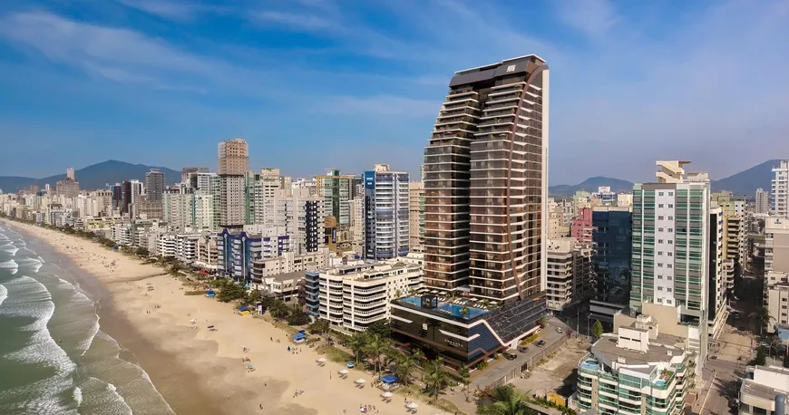 Foto 1 de Apartamento com 4 Quartos à venda, 246m² em Meia Praia, Itapema