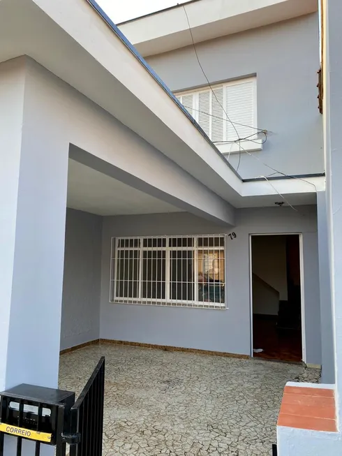 Foto 1 de Casa com 2 Quartos para alugar, 120m² em Centro, Atibaia