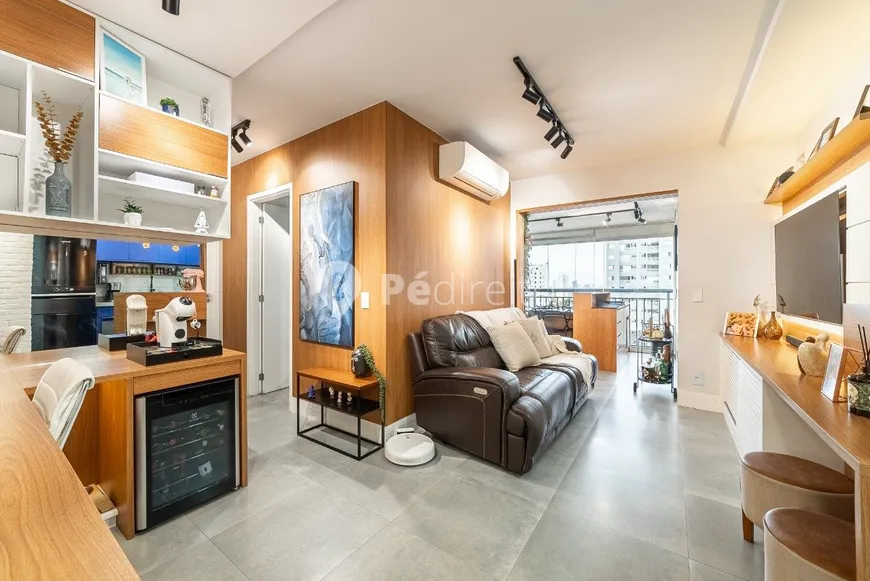 Foto 1 de Apartamento com 2 Quartos à venda, 70m² em Água Rasa, São Paulo