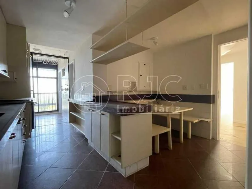 Foto 1 de Apartamento com 3 Quartos à venda, 220m² em Barra da Tijuca, Rio de Janeiro