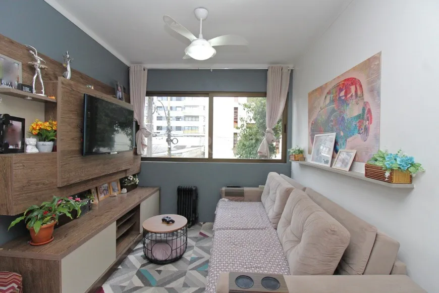 Foto 1 de Apartamento com 1 Quarto à venda, 40m² em Jardim do Salso, Porto Alegre