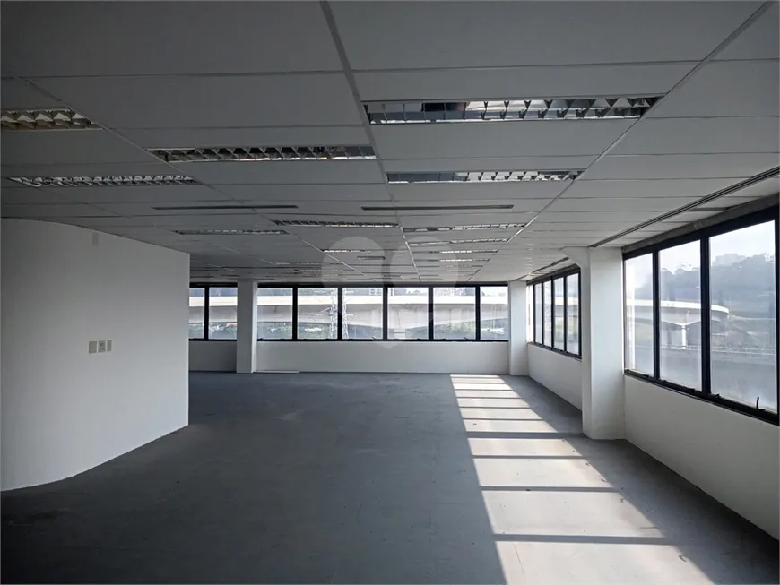 Foto 1 de Sala Comercial para alugar, 676m² em Vila Anastácio, São Paulo