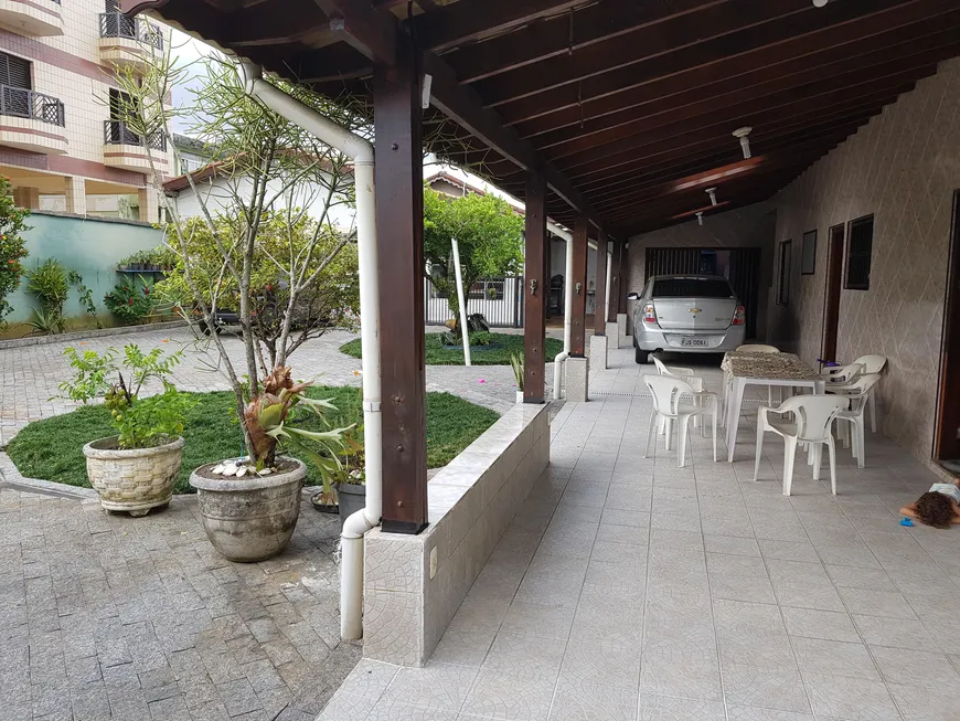 Foto 1 de Casa com 5 Quartos à venda, 600m² em Jardim Aguapeu, Mongaguá