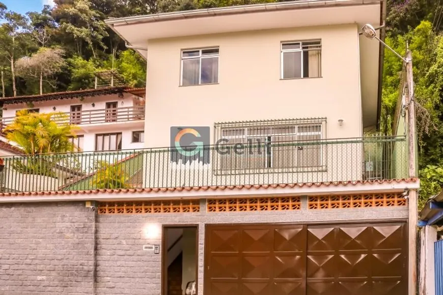 Foto 1 de Casa com 3 Quartos à venda, 258m² em Bingen, Petrópolis