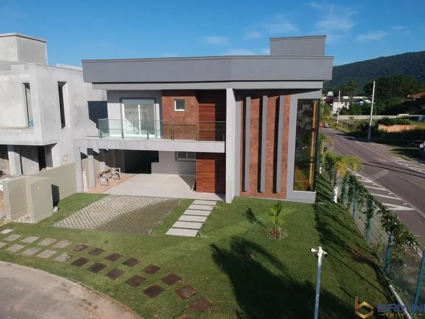 Foto 1 de Casa de Condomínio com 3 Quartos à venda, 212m² em São João do Rio Vermelho, Florianópolis