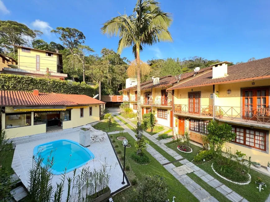 Foto 1 de Casa de Condomínio com 3 Quartos à venda, 100m² em Granja Comary, Teresópolis