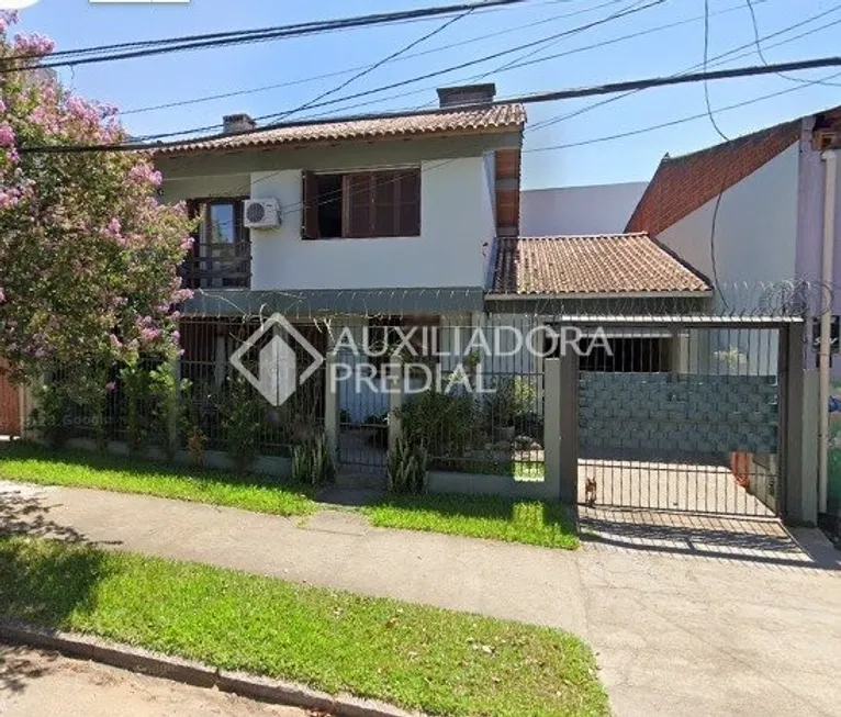 Foto 1 de Casa com 4 Quartos à venda, 200m² em Teresópolis, Porto Alegre