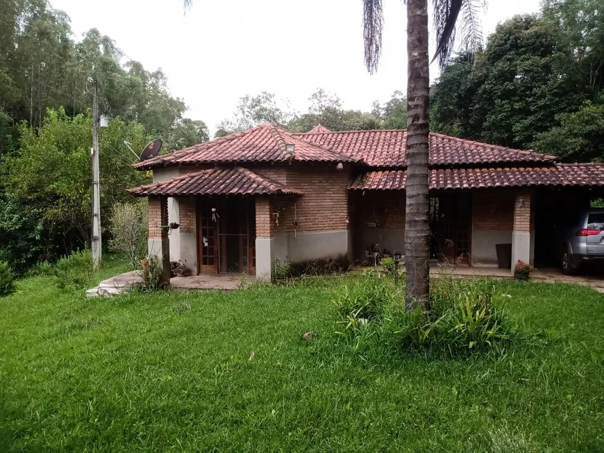 Foto 1 de Fazenda/Sítio com 3 Quartos à venda, 11000m² em Zona Rural, São Thomé das Letras