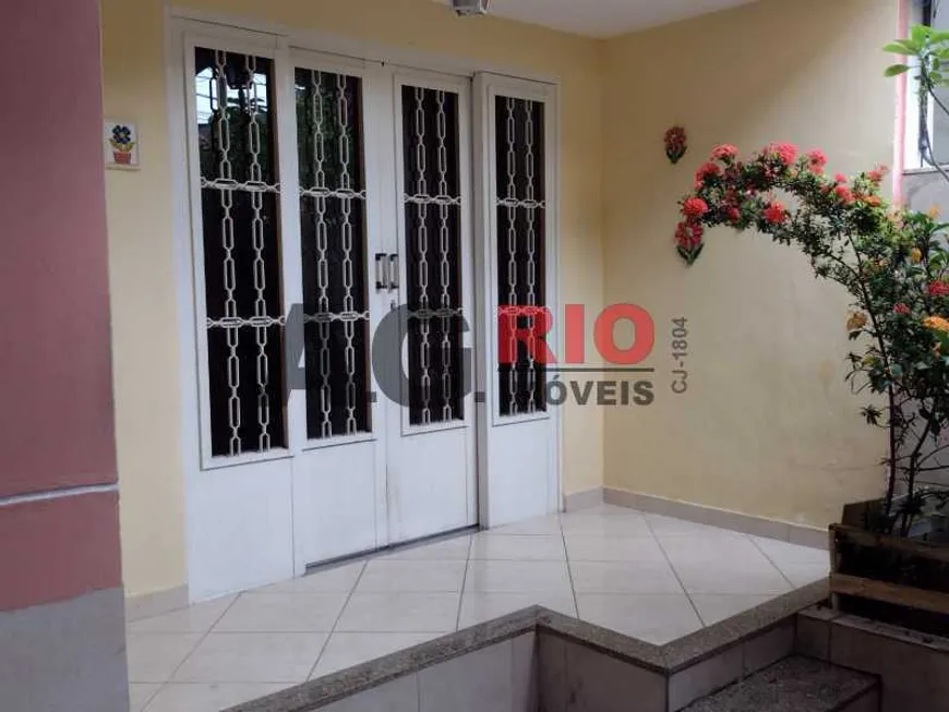 Foto 1 de Casa com 2 Quartos à venda, 84m² em Marechal Hermes, Rio de Janeiro