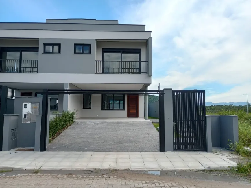Foto 1 de Casa com 3 Quartos à venda, 189m² em Rio Tavares, Florianópolis