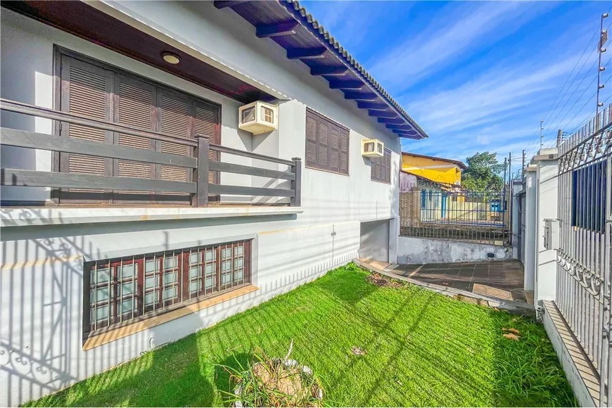 Foto 1 de Casa com 4 Quartos à venda, 280m² em Santa Fé, Porto Alegre