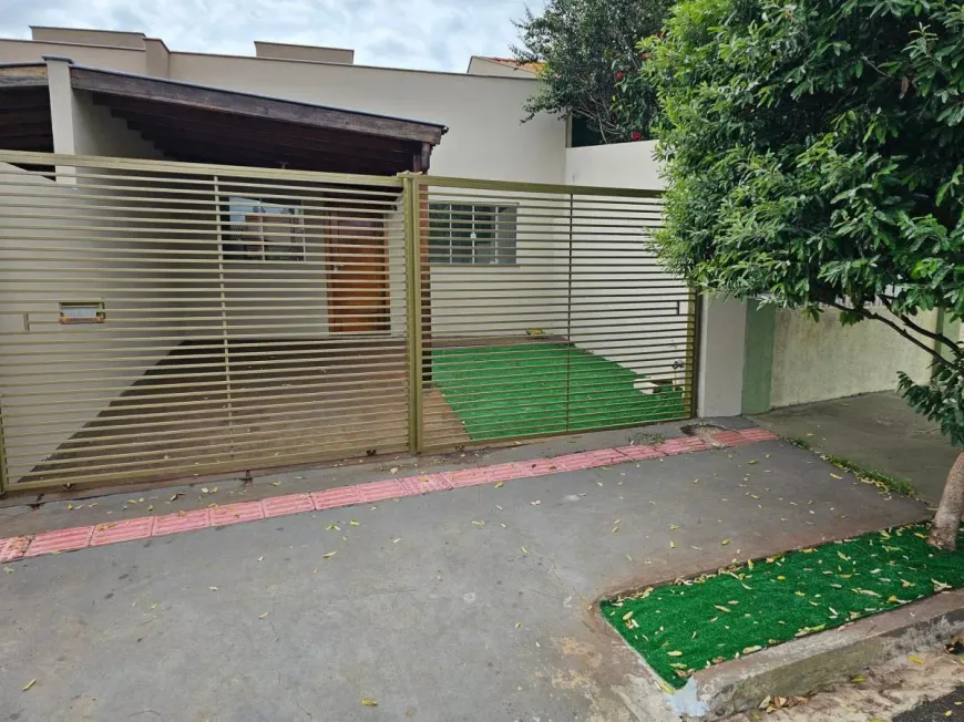 Foto 1 de Casa com 2 Quartos para alugar, 78m² em Alpes, Londrina