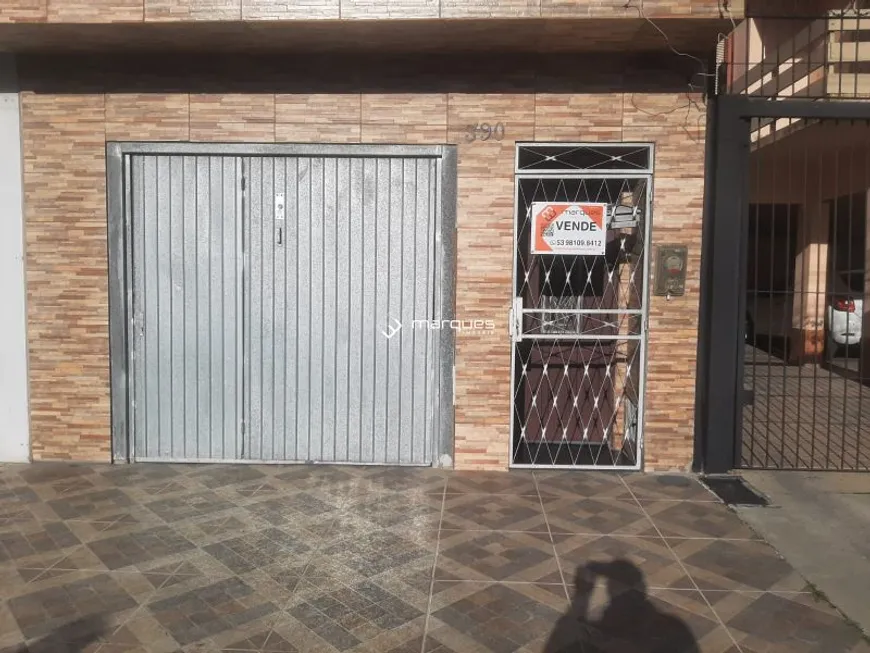 Foto 1 de Casa com 2 Quartos à venda, 62m² em Centro, Pelotas