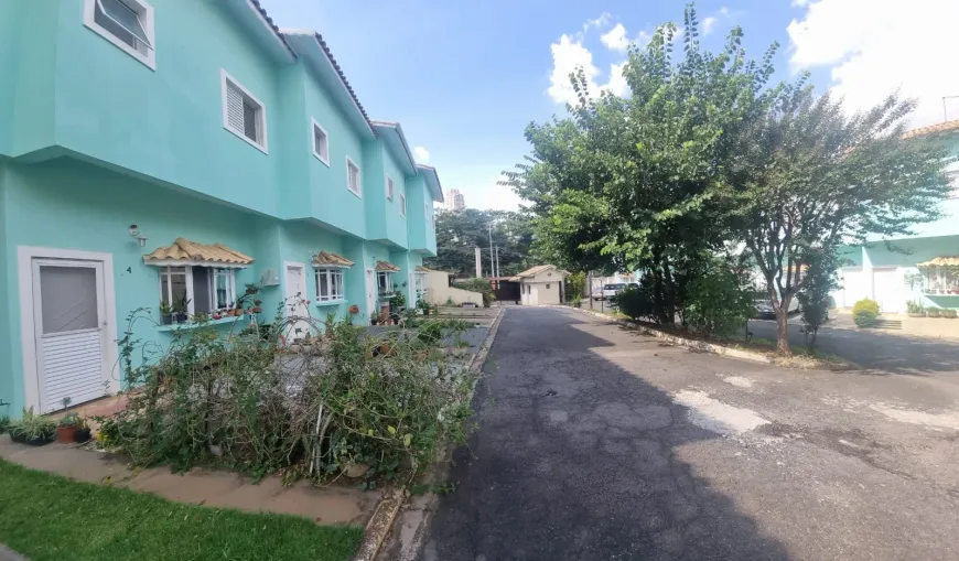 Foto 1 de Casa de Condomínio com 3 Quartos para alugar, 120m² em Jardim Tupanci, Barueri