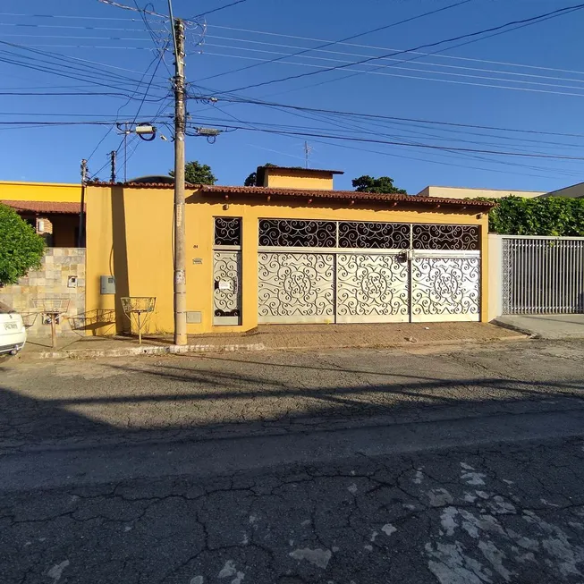 Foto 1 de Sobrado com 4 Quartos à venda, 264m² em Feliz, Goiânia