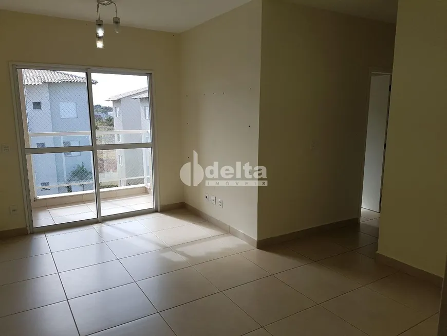 Foto 1 de Apartamento com 3 Quartos para alugar, 77m² em Laranjeiras, Uberlândia