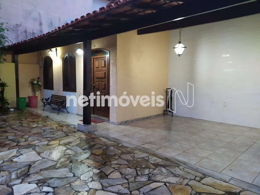 Foto 1 de Casa com 4 Quartos à venda, 211m² em Ouro Preto, Belo Horizonte