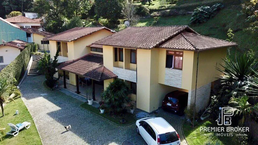 Foto 1 de Casa com 8 Quartos à venda, 680m² em Cascata dos Amores, Teresópolis