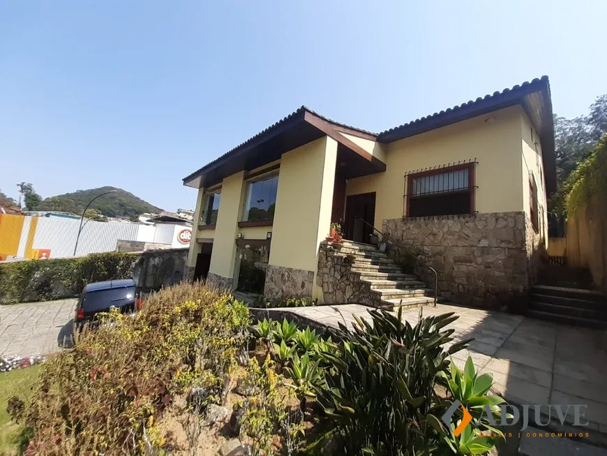 Foto 1 de Casa com 5 Quartos para venda ou aluguel, 441m² em Castelanea, Petrópolis