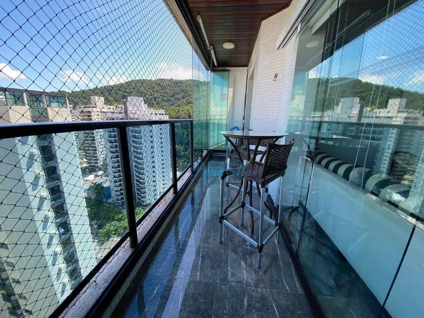 Foto 1 de Apartamento com 2 Quartos à venda, 65m² em Praia das Pitangueiras, Guarujá