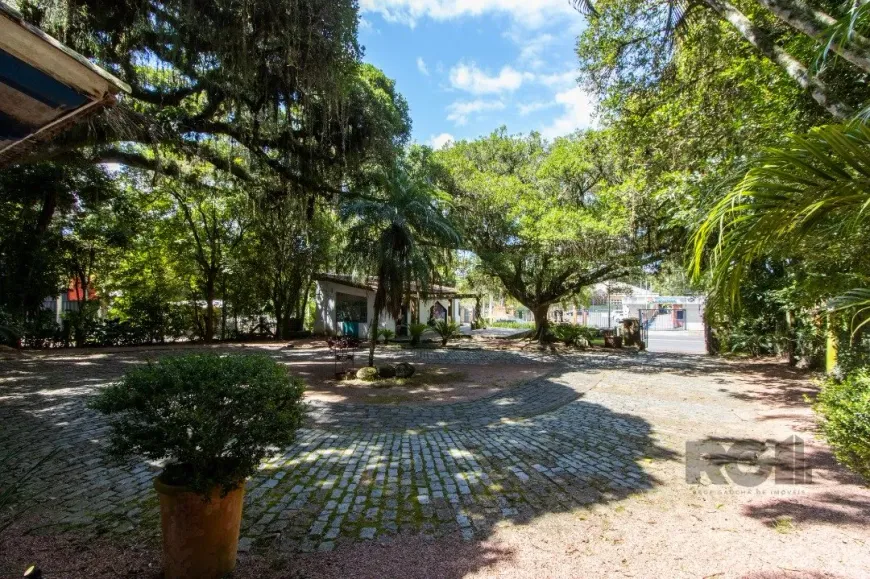 Foto 1 de Casa com 7 Quartos à venda, 599m² em Pedra Redonda, Porto Alegre