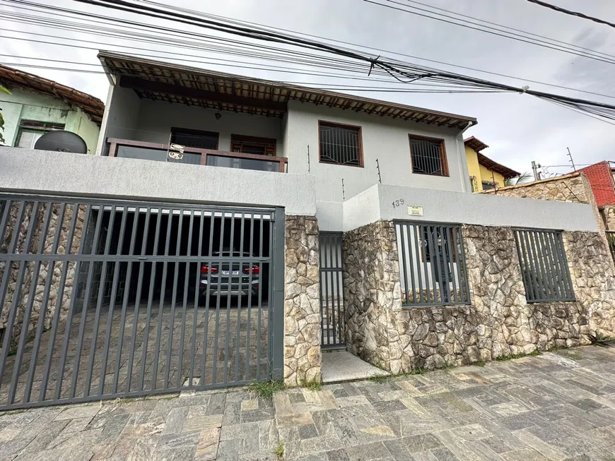 Foto 1 de Casa com 5 Quartos à venda, 360m² em Santa Branca, Belo Horizonte