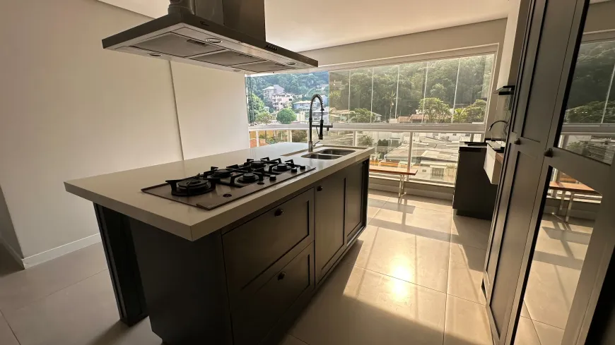 Foto 1 de Apartamento com 2 Quartos para venda ou aluguel, 77m² em Cabeçudas, Itajaí