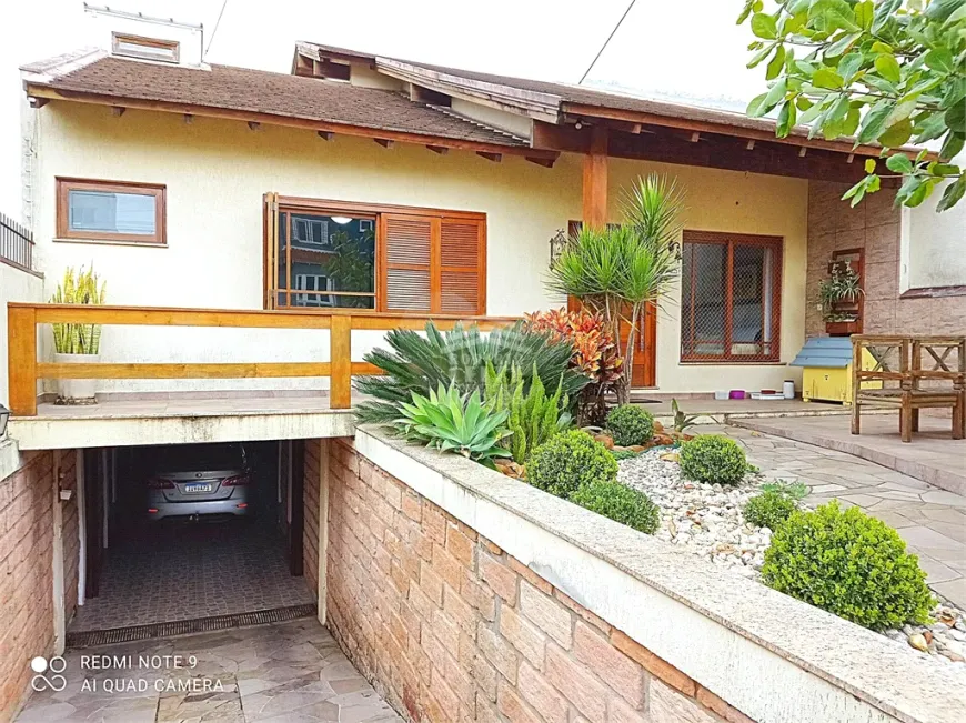 Foto 1 de Casa de Condomínio com 3 Quartos à venda, 250m² em Alto Petrópolis, Porto Alegre